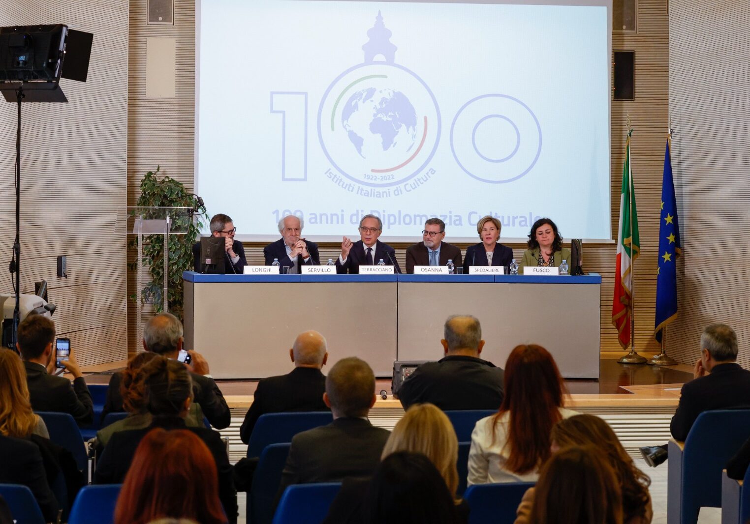 Da-Praga-al-mondo-100-anni-di-diplomazia-culturale