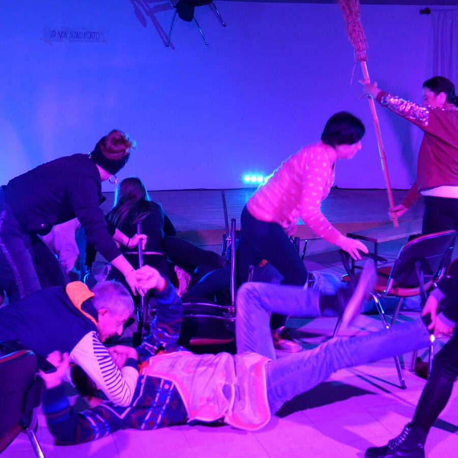 Sequenza 02.00_21_36_07.Immagine140